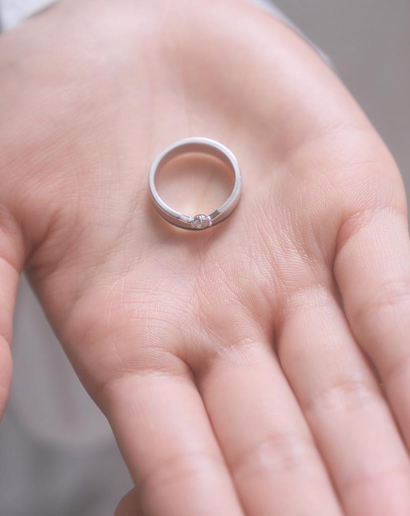 Pm 06:17 B&W Couple Rings