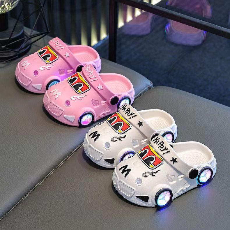 Barn Fargerike LED Lysende Sandaler Casual Barnesko Søt Bil Lettvekt Sklisikker Sommer Hage Strand Tøfler
