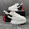 Sneakers décontractées de sport d'été tendance haut de gamme pour hommes avec rehausse invisible