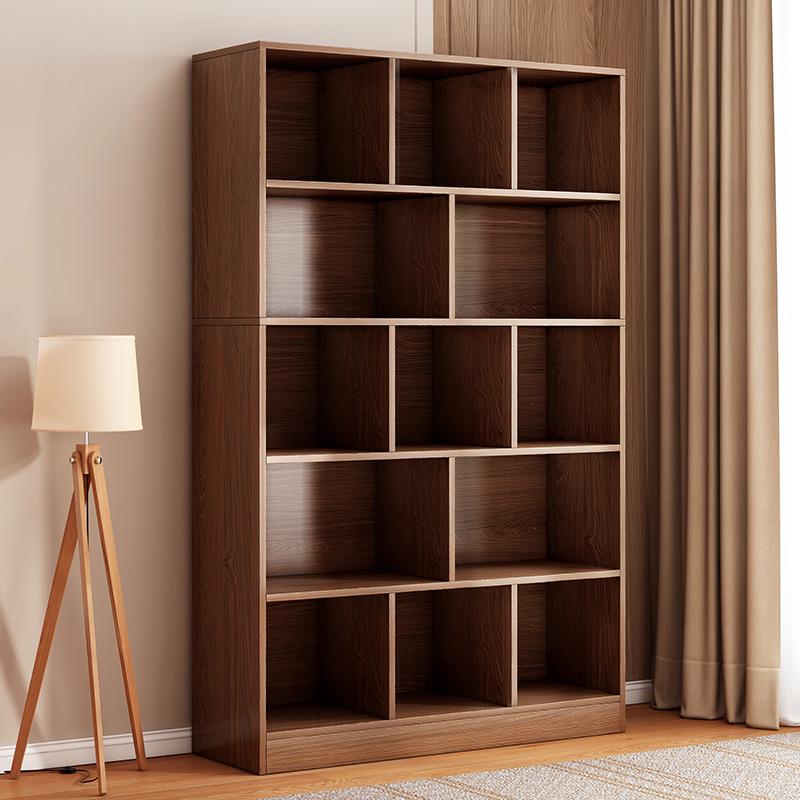 Bibliotecă cu mai multe niveluri: Depozitare pentru sufragerie care economisește spațiu