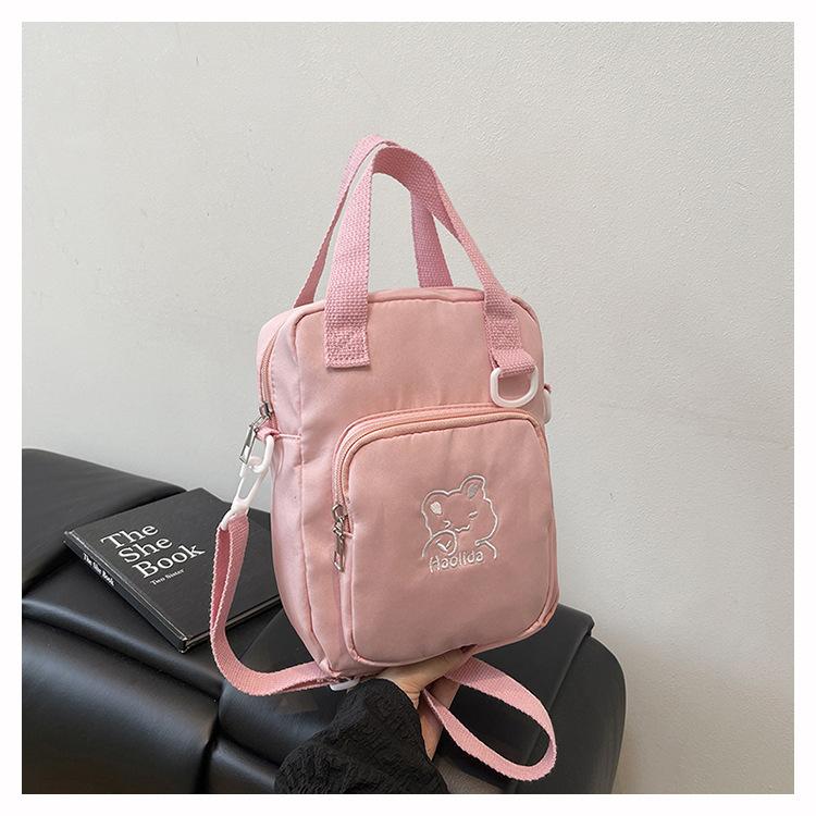 High-value cute cartoon bear messenger bag, versatile for teenagers and girls, small square bag for going out to work, commuting mobile phone bag