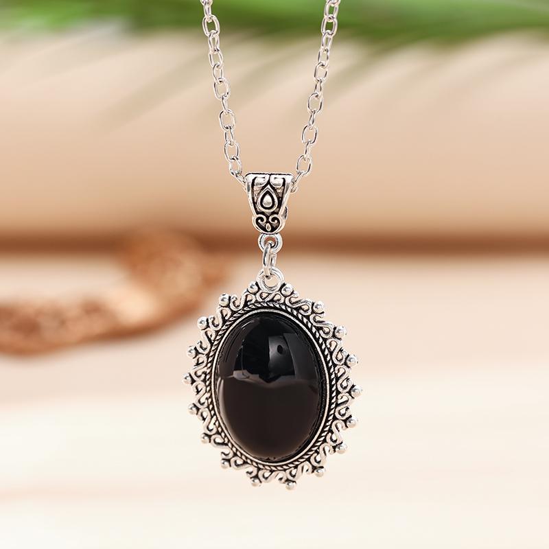 Gothic Vampire Cameo Pendant Choker Velvet Necklace For Women Fashion Pagan Witchcraft Jewelry Girls Gifts Creative Punk Choker