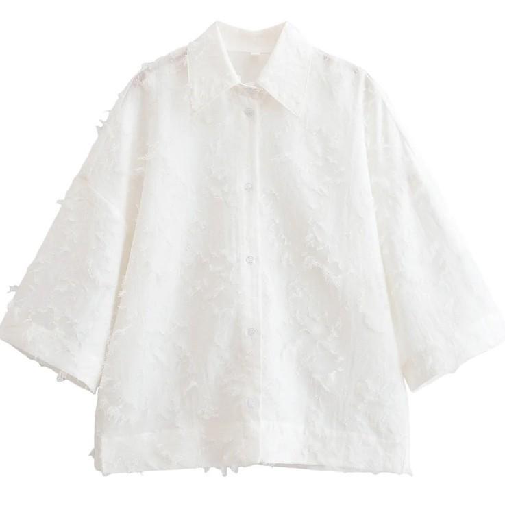 Damski biały zestaw koszuli z frędzlami i piórami oraz spódnicy midi z wysokim stanem