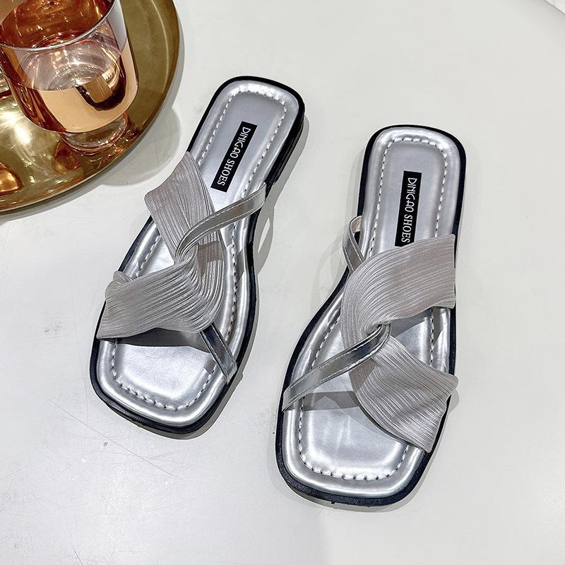 Slippers female summer wear 2025 new fashion versatile niche high sense Internet celebrity fairy wind flat bottom cool slippers