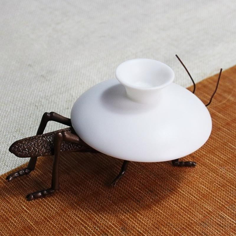 Creative New Animal Insect Decor Bronze Grasshopper Teapot Lid Holder Alloy Kung Fu Tea Pet Home Garden Decoration 3D Ornament