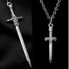 Collier Pendentif Épée Aiguisée Croisée Couleur Argent Créative Personnalité pour Femmes Hommes Chaîne de Collier Punk Hip-hop Accessoires de Bijoux