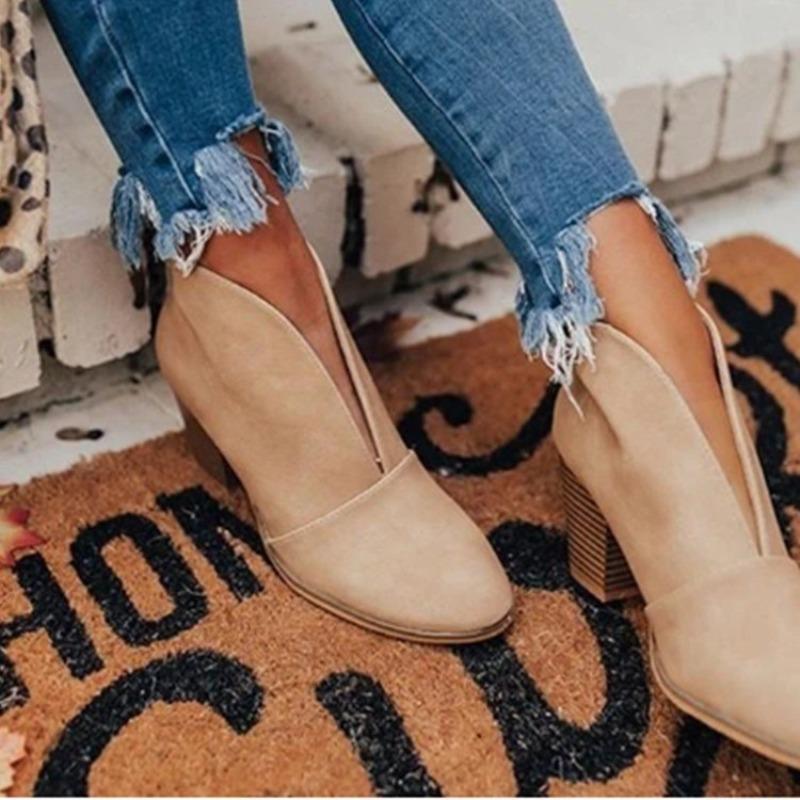 Women's Autumn-Winter Chunky-Heel Shallow-Mouth Solid Color Martin Boots, Fashionable Footwear, Available In Large Sizes.
