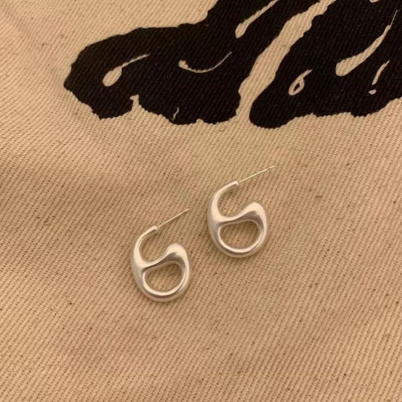 Retro Chic Electroplated Metal Letter Stud Earrings - Versatile Fashion Accessory