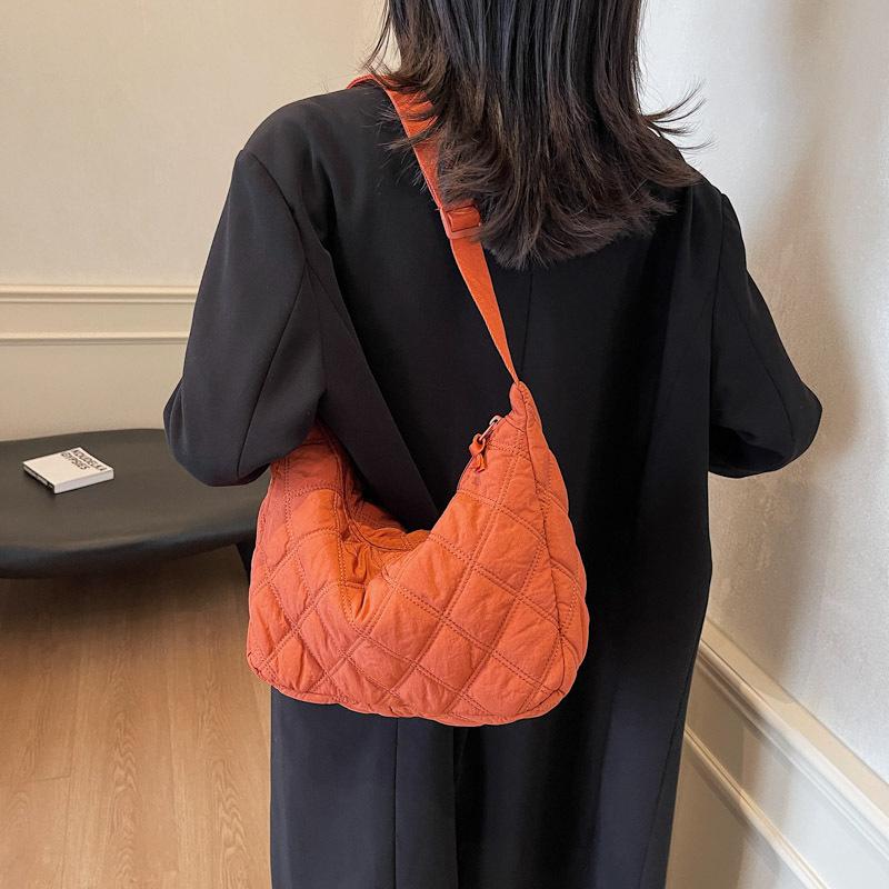 Women's Bag 2025 New Casual Shoulder Bag Embroidery Thread Rhombus Down Cotton Clothing Bag Women's Dumpling Messenger Bag