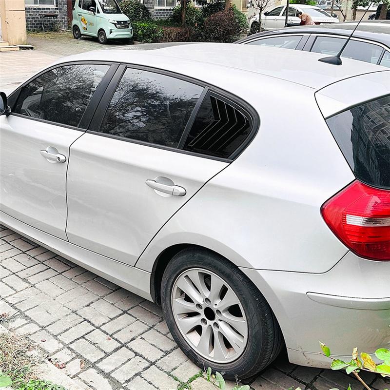 Kryt ozdobné žaluzie trojúhelníkového zadního okna auta Pro BMW řady 1 E87 2005-2011 Lesklá černá-M53K