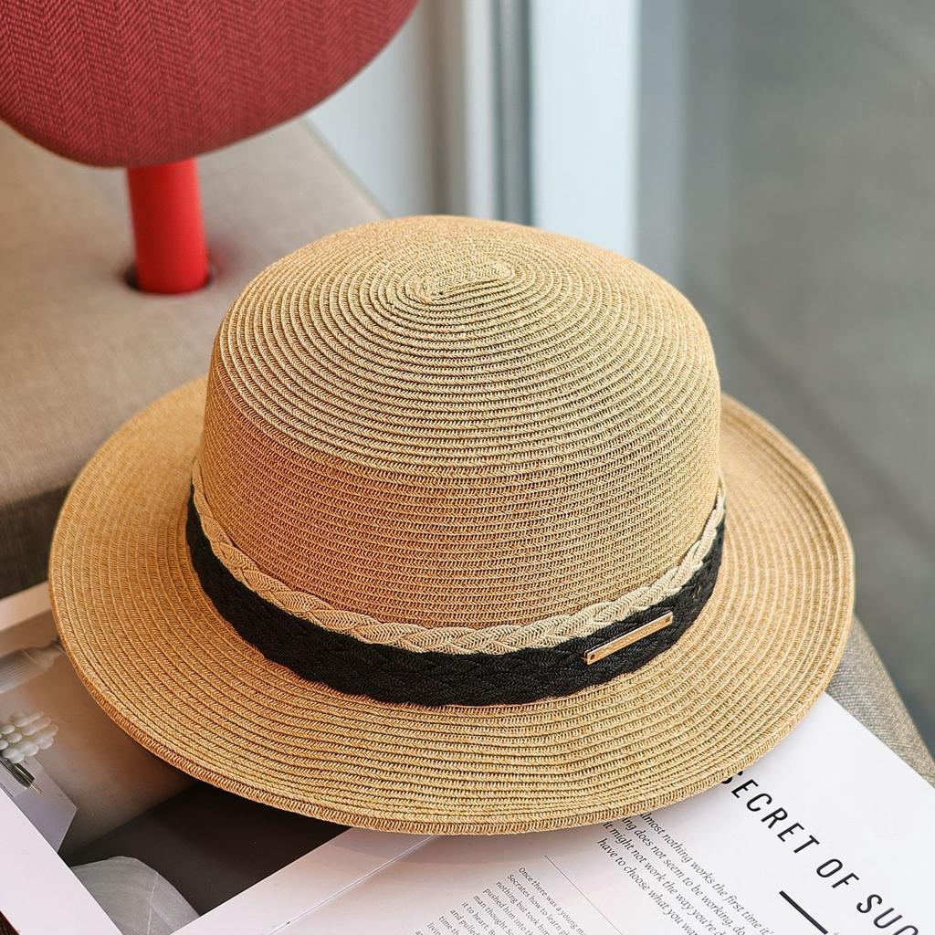 Fashionable color-blocked braided webbing flat straw hat, spring/summer elegance, British style seaside sun-protection hat for women
