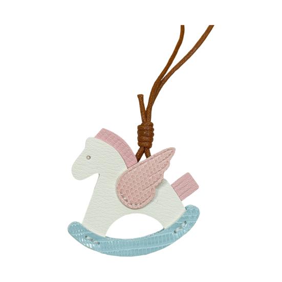 Väskhänge Miljövänlig Gunghästnyckelring i konstläder med repsnodd Vingdesign Väskor Biltillbehör