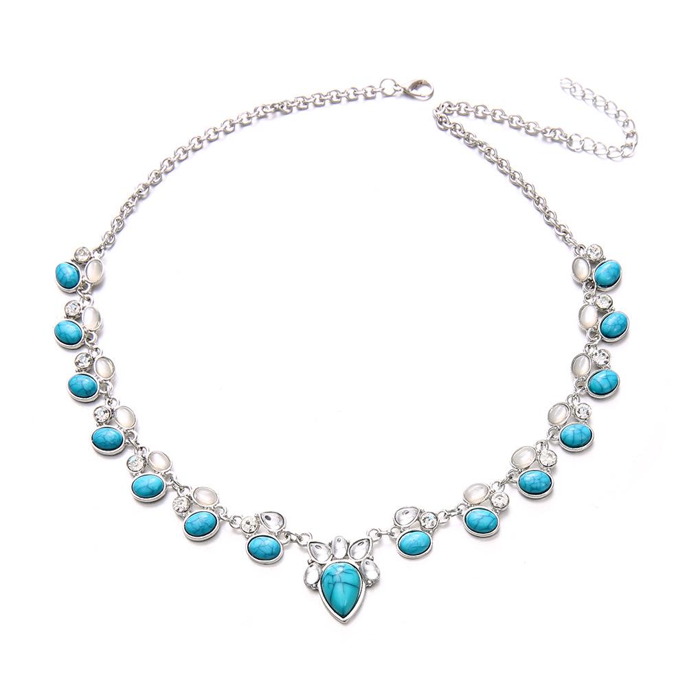 Tyrkysově vykládaný náhrdelník s bílo-zeleným květem v bohémském stylu