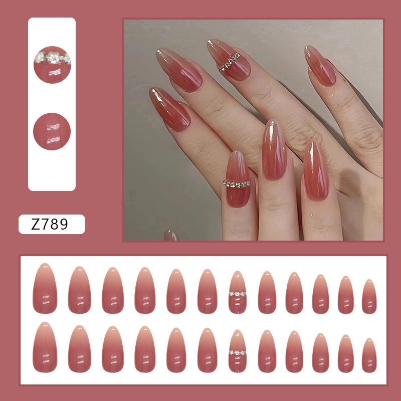 

Simple diamond chain European and American ins wind pure desire gradual change mature beautiful woman almond nail fake nail wear nail
