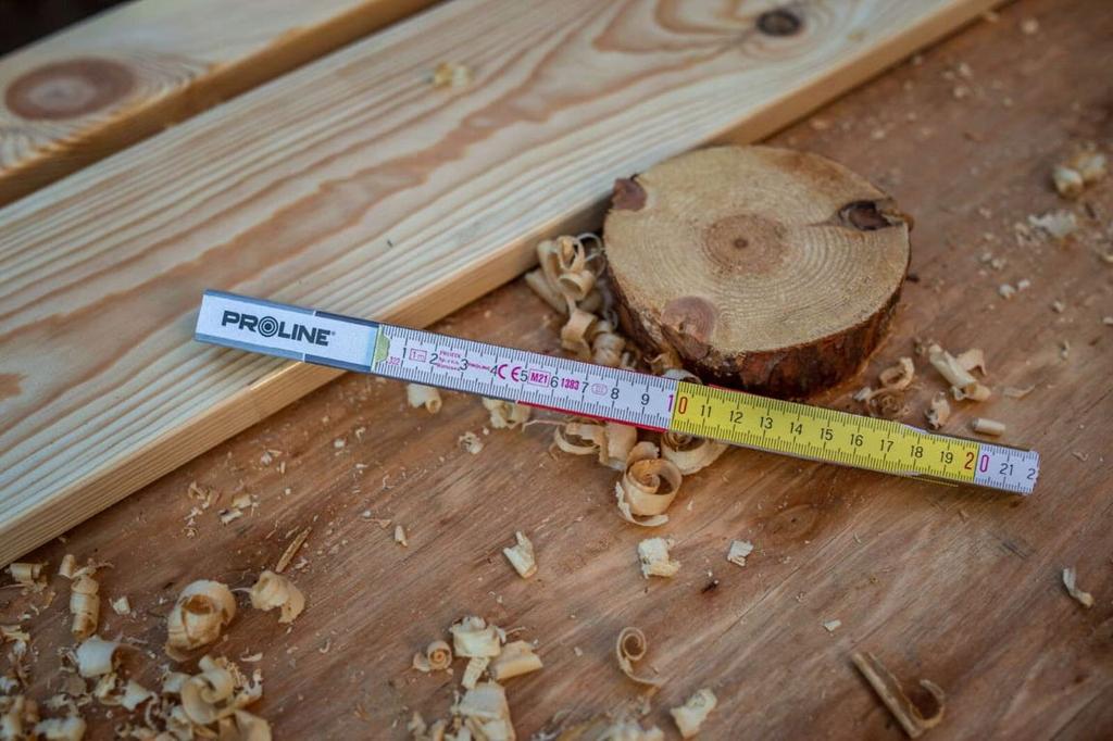 Folding Wooden 2m Builder's Measuring Ruler