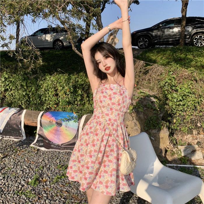 Small fresh and sweet age-reducing floral suspender dress women's summer waist tea break Platycodon short skirt cardigan two-piece set