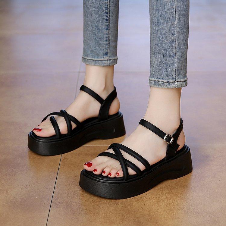 Sandals women's summer outer wear 2025 new thick-soled non-slip fashion temperament versatile, light and casual fairy style skirt
