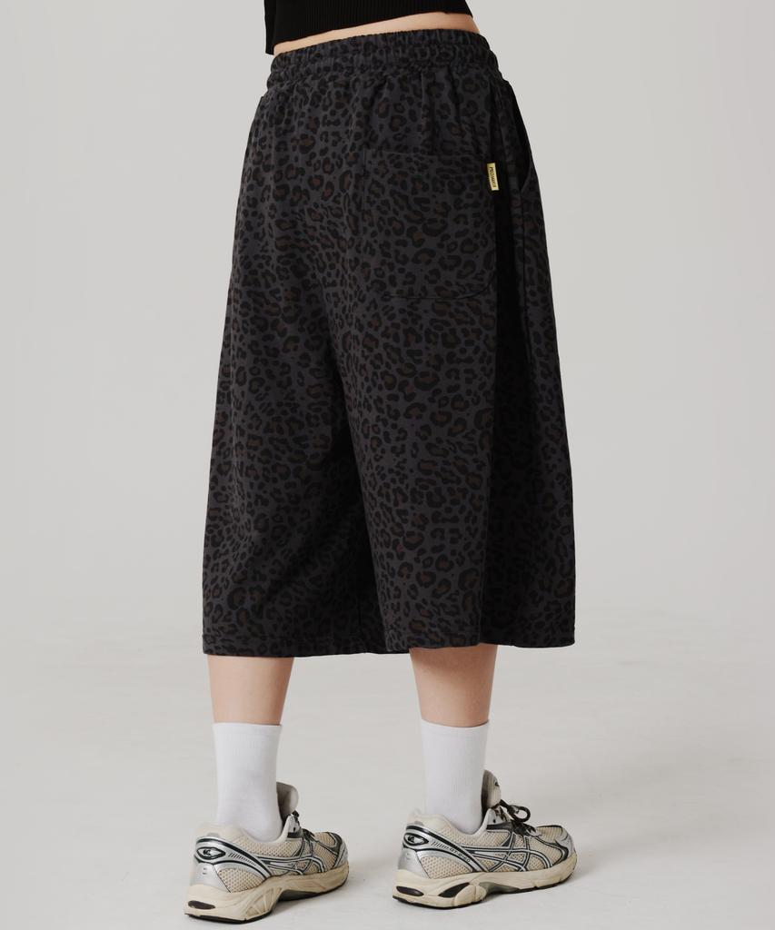 PEACE MAKER Pce Side Double Pleated Wide Bermuda Sweat Shorts (Leopard Print)