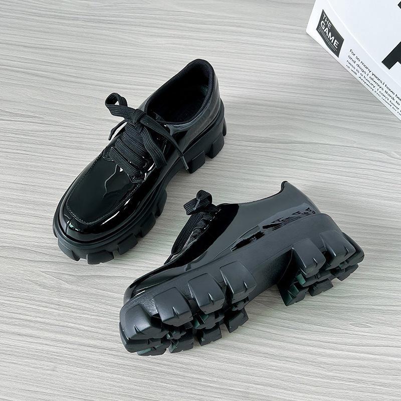 

Женские мокасины на толстой подошве со шнуровкой: Весна и осень 2025 г. Черные кожаные туфли на платформе в британском стиле patent leather, 35 чёрный