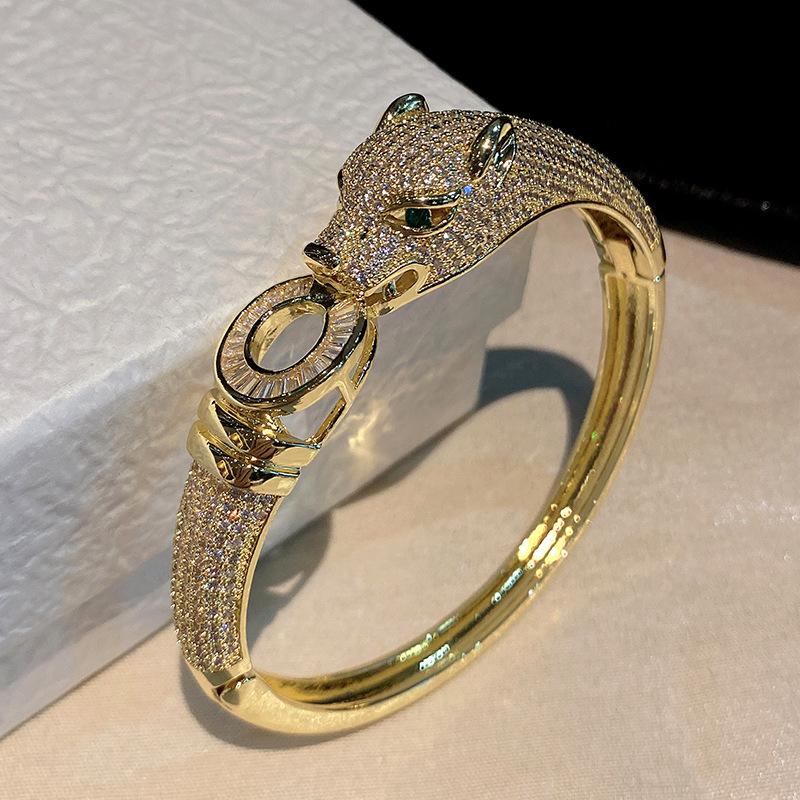 European and American new fashionable classic atmospheric bracelet, classic style of snake bracelet
