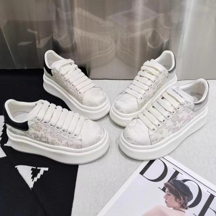 Thick-soled heightening little white shoes women's 2025 summer new Guochao versatile board shoes college style small super fire women's shoes