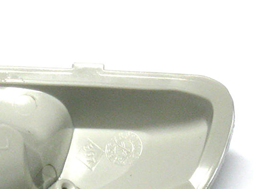 Renault Master 2010 - YELLOW turn signal with WHITE BULB in the left mirror