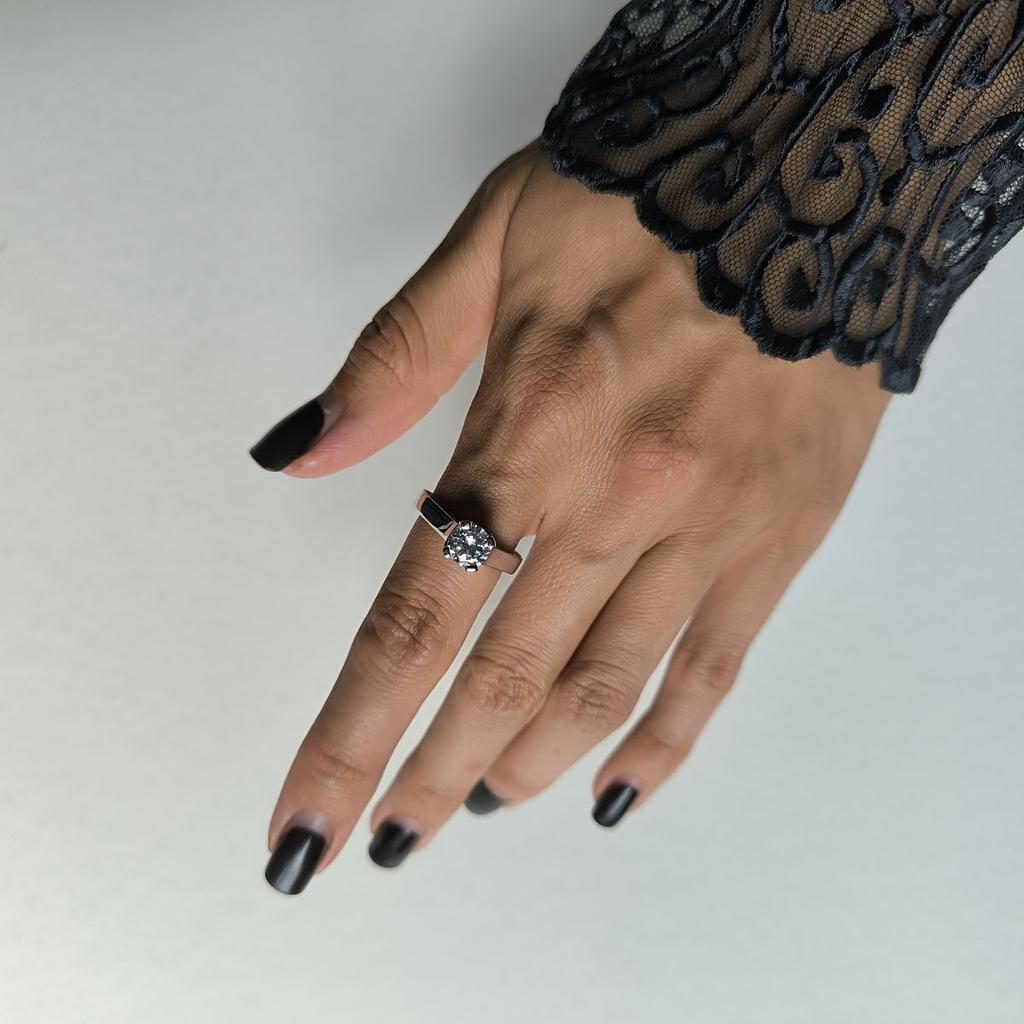 Серебряное кольцо с фианитами, вес изделия 4,56 гр (2186687)