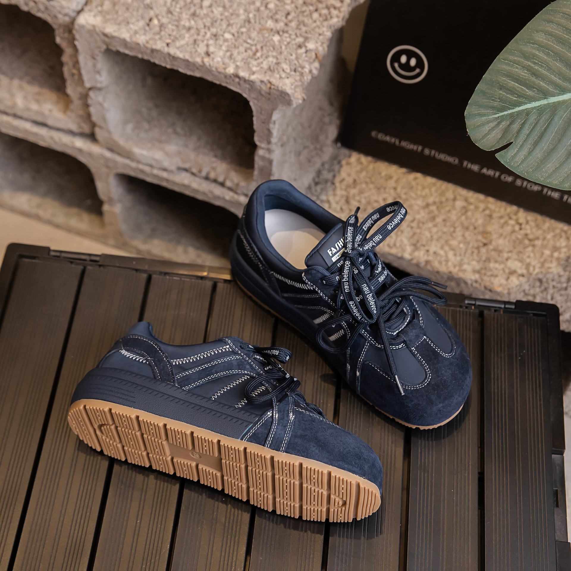 

Autumn new German training shoes women s soft soles 2025 super popular fashion versatile niche pair of shoelaces sports and leisure shoes 40 чёрный