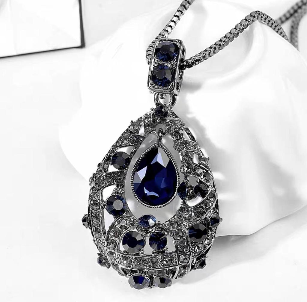 Korean Style Luxury Water Drop Pendant Women's Sweater Chain Necklace - Elegant & Versatile for Autumn/Winter Fashion