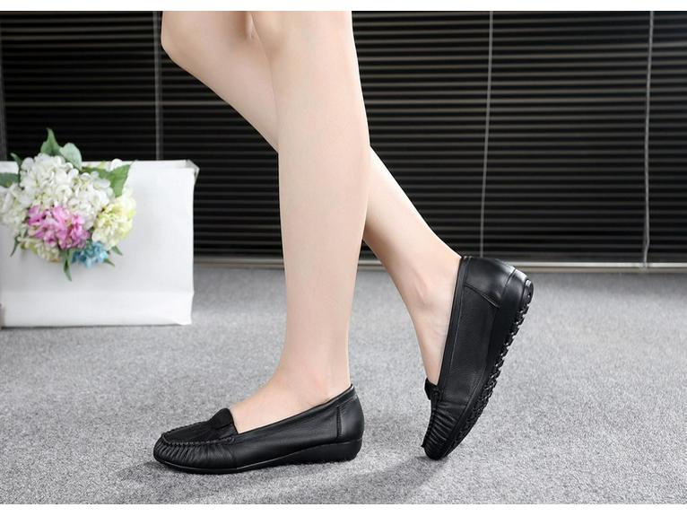 Comfortable Cowhide Soft Sole Flat Mom Shoes - Multi-Color Options