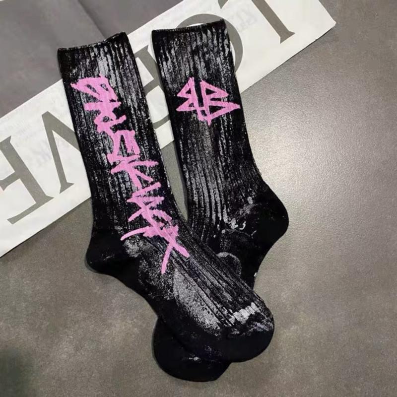 Europejski styl Influencer Graffiti Modne skarpetki do połowy łydki dla kobiet