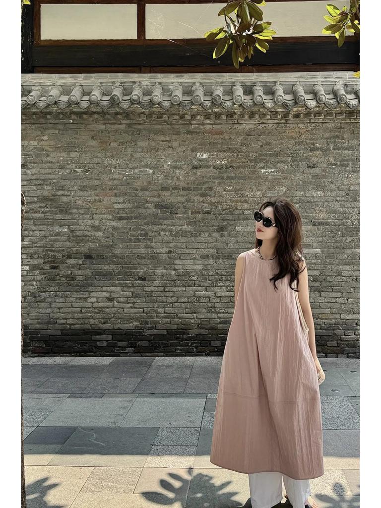 Sukienka damska bez rękawów o luźnej sylwetce na rok 2024