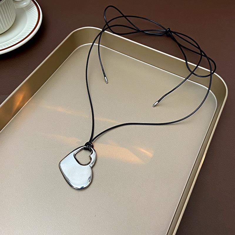 

Серебряное зеркальное черное шнурковое ожерелье для женщин - Модная длинная цепочка для свитера Осень/Зима с нишевым дизайном