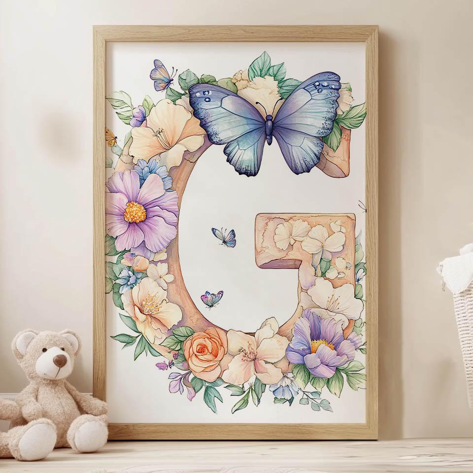 Plakat Z Literą G W Kwiatach I Motylach Plakat Z Literą G W Kwiatach I Motylach, 50X70 Cm, Rama Aluminiowa Czarna, Papier Matowy 230 Gsm