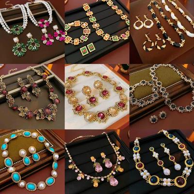 Vintage Strass Blumen Ohrring und Halskette Set - Eleganter High-End Hofstil Schmuck für Frauen