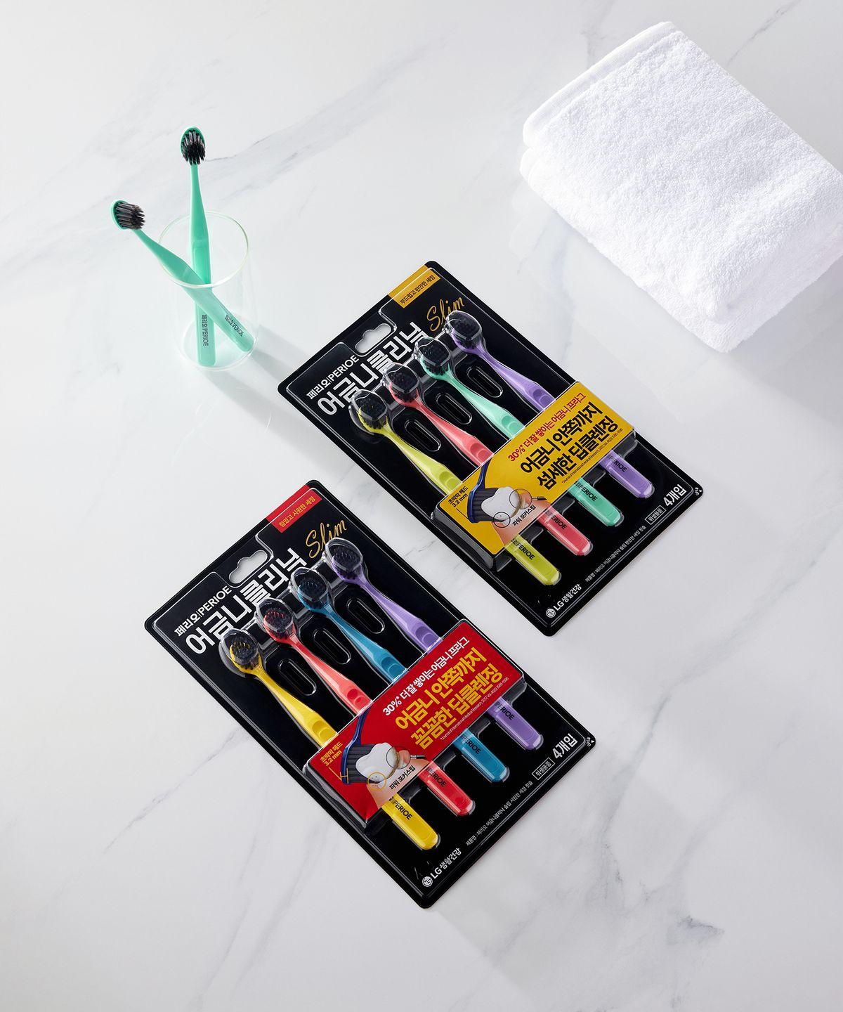 Molar Clinic Slim Ultra-Thin Head Toothbrush 4-Pack x 2 Packs [Select 1 of 2 Types] Strong, elastic fine bristles