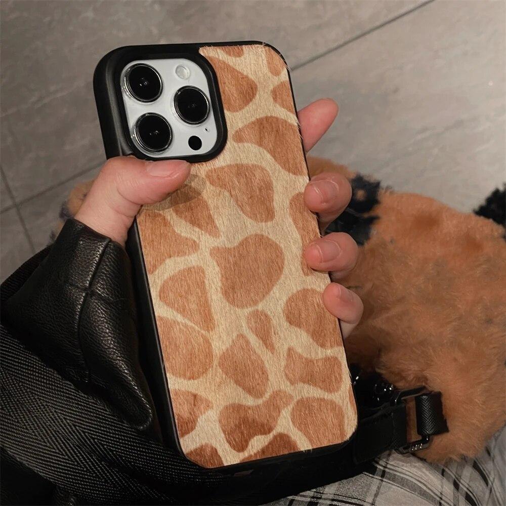 

Роскошный теплый зимний кожаный мягкий чехол с милым мехом и принтом зебры и жирафа для IPhone 15 Pro Max 14 Pro Max 13 12 14Plus, мягкий силиконовый противоударный чехол For iPhone 14ProMax коричневый