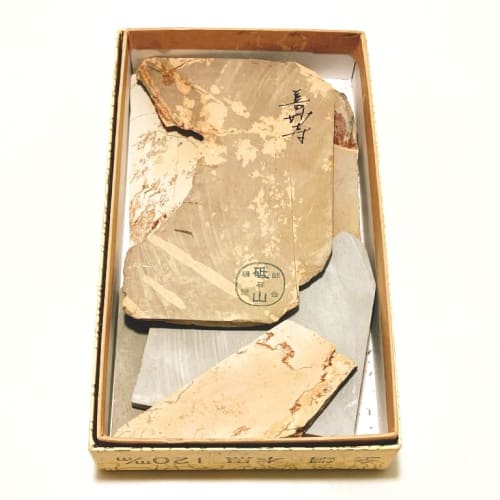 Natural whetstones, Yamashiro brand, randomly split into small pieces, 250g or more, from Kyoto's Umegahata, including Okudono, Nakayama, Otsuki, and