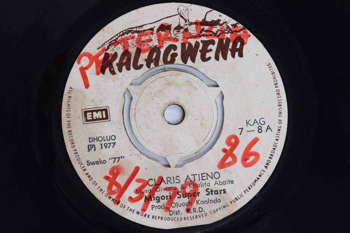 

7-дюймовая пластинка MIGORI SUPER STARS - Claris Atieno / Johnson Olore KAG78 KALAGWENA 1977 Кения Мировая музыка Б/У