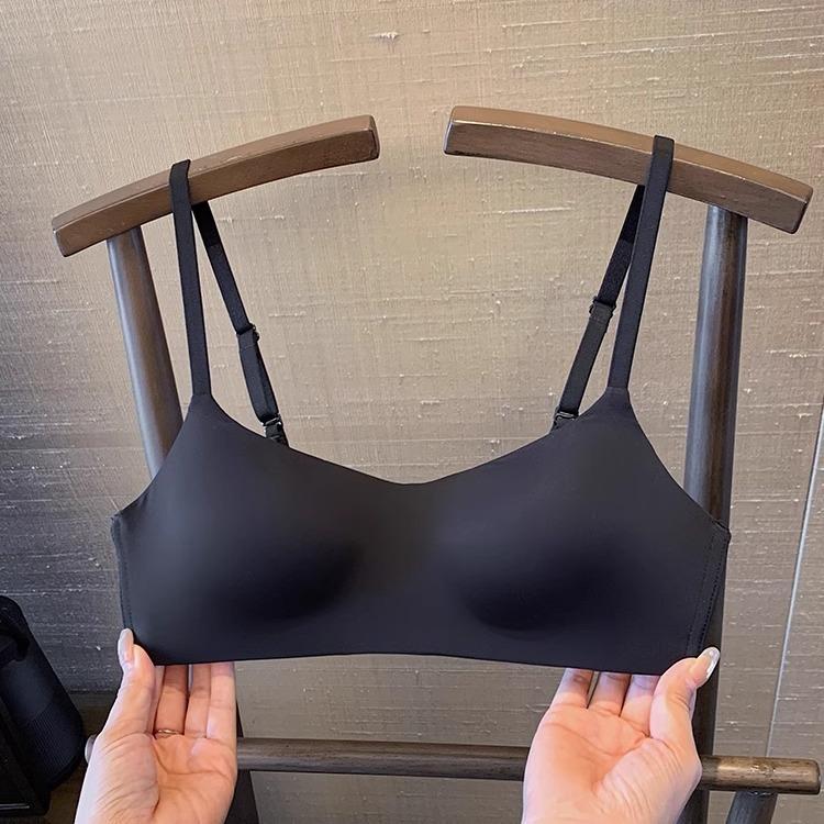 One-piece seamless underwear, women's small breasts gathered and closed, secondary breasts, anti-sagging, comfortable, no steel ring, bra summer