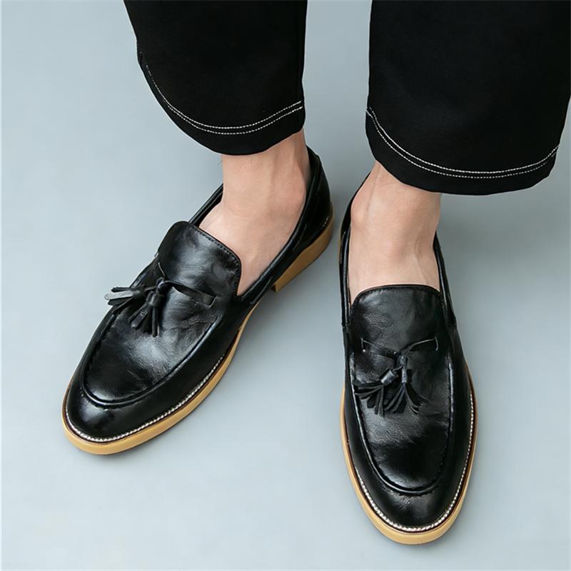 Modedesigner Neue Spitze Schwarze Braune Quasten Loafer Slip-on Schuhe Für Herren Formelle Hochzeitskleidung Homecoming Zapatos Hombre