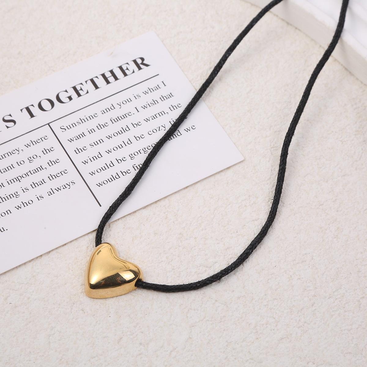 Elegant Heart Pendant Women s Necklace - Simple, Fashionable, Versatile Chain Accessory