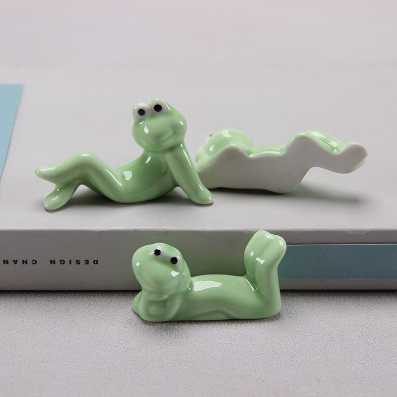 1Pcs Spoon Fork Rest Tableware Restaurant Utensil Creative Ceramic Funny Frog Chopstick Holder Cutlery Stand Kitchen Tools