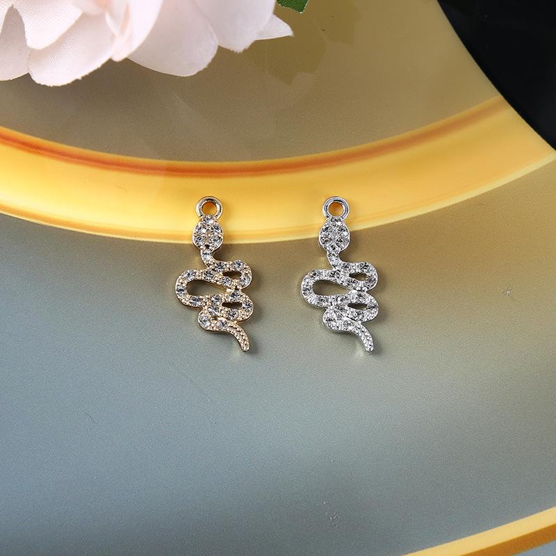 Handmade Rhinestone Alloy Jewelry: Butterfly, Flower, Rabbit, Bear Buttons & Pendants for Shoes and Bags