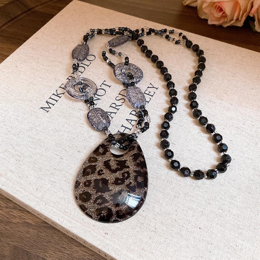 European and American color acrylic shell beaded necklace design sense collarbone chain exaggerated necklace women