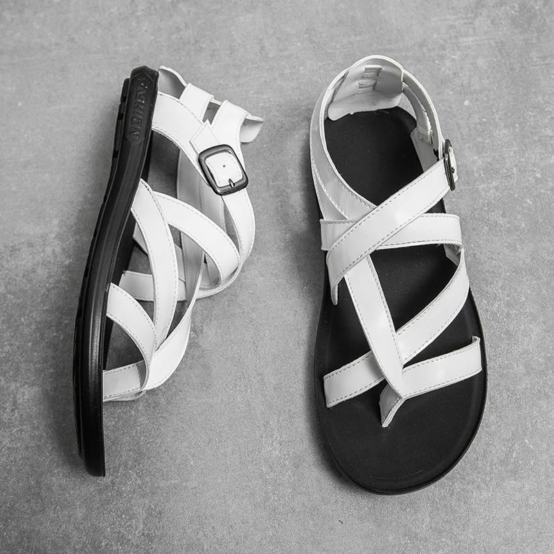 Fashion Summer Men Fashion Beach Shoes Black and White Flat Heels High Quality Outdoor Sandals Classic Fashion Versatile Men Sandals