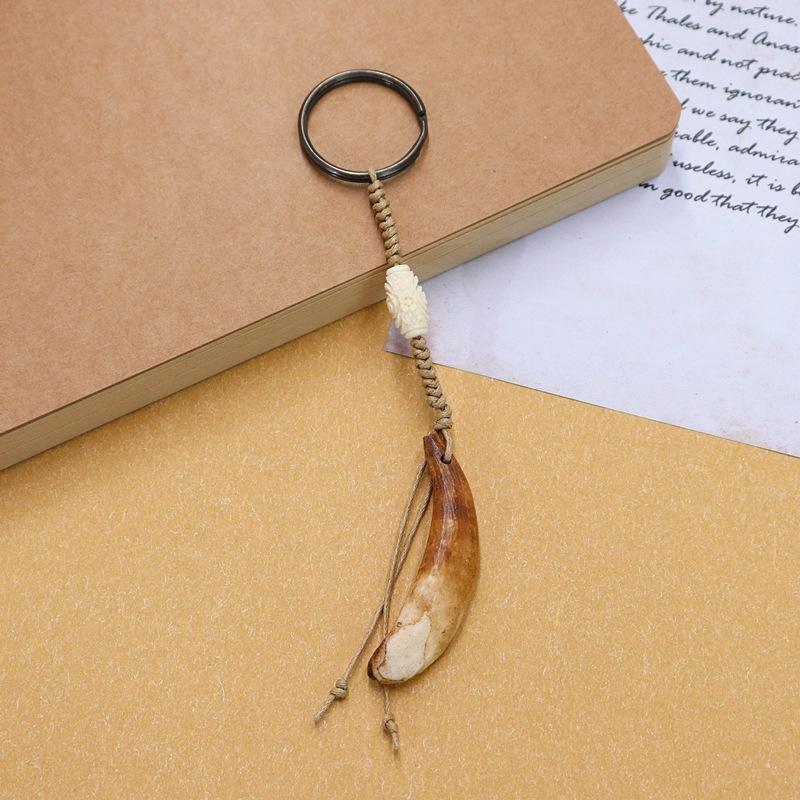 

Ретро креативный натуральный настоящий черный собачий зуб ручной работы брелок мужчины и женщины универсальный зуб кабана личность властный простой кулон