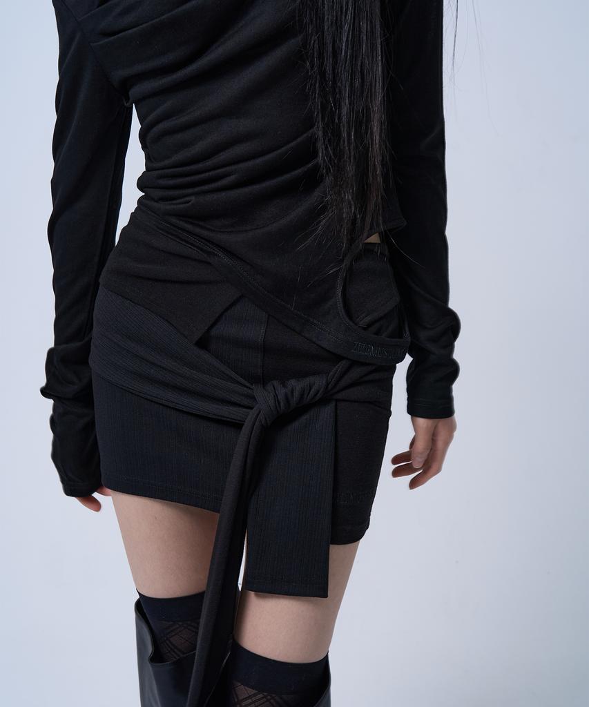 ZIZEMUSEUM Off Shoulder Shirring Cut-Out Top (Black)