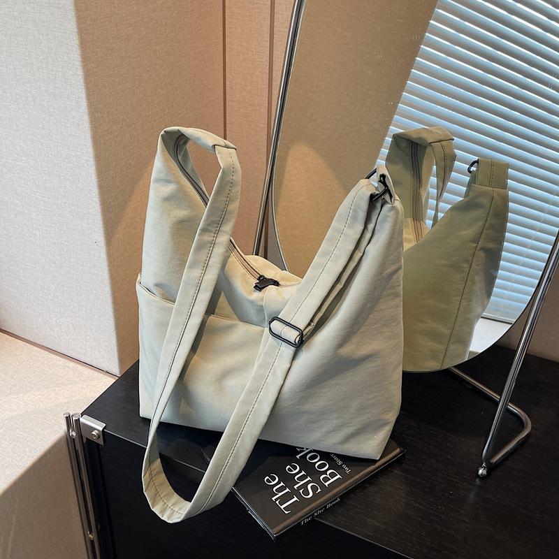 Large-capacity Tote Bag Women's New Niche Work Commuter Bag Lazy Wind Shoulder Messenger Bag