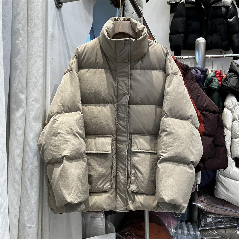 

Европейские товары, воротник-стойка, большой карман, дизайн, чувство свободного и тонкого пуха, 2024, зимняя новая белая куртка из утиного пуха для женщин, прилив average size хаки